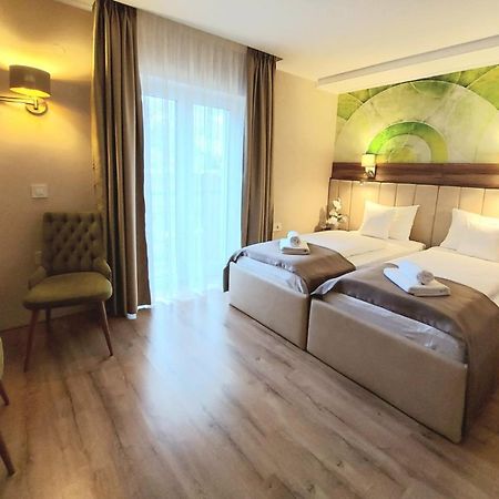 Papuli Rooms 4U Senta Exteriör bild