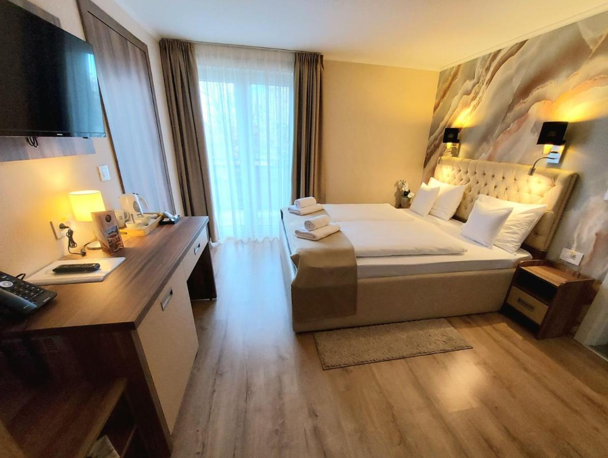 Papuli Rooms 4U Senta Exteriör bild