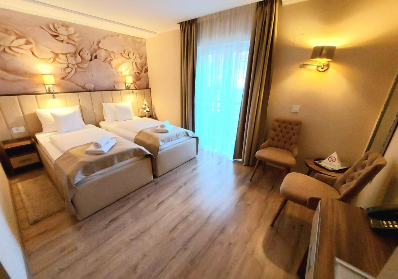 Papuli Rooms 4U Senta Exteriör bild