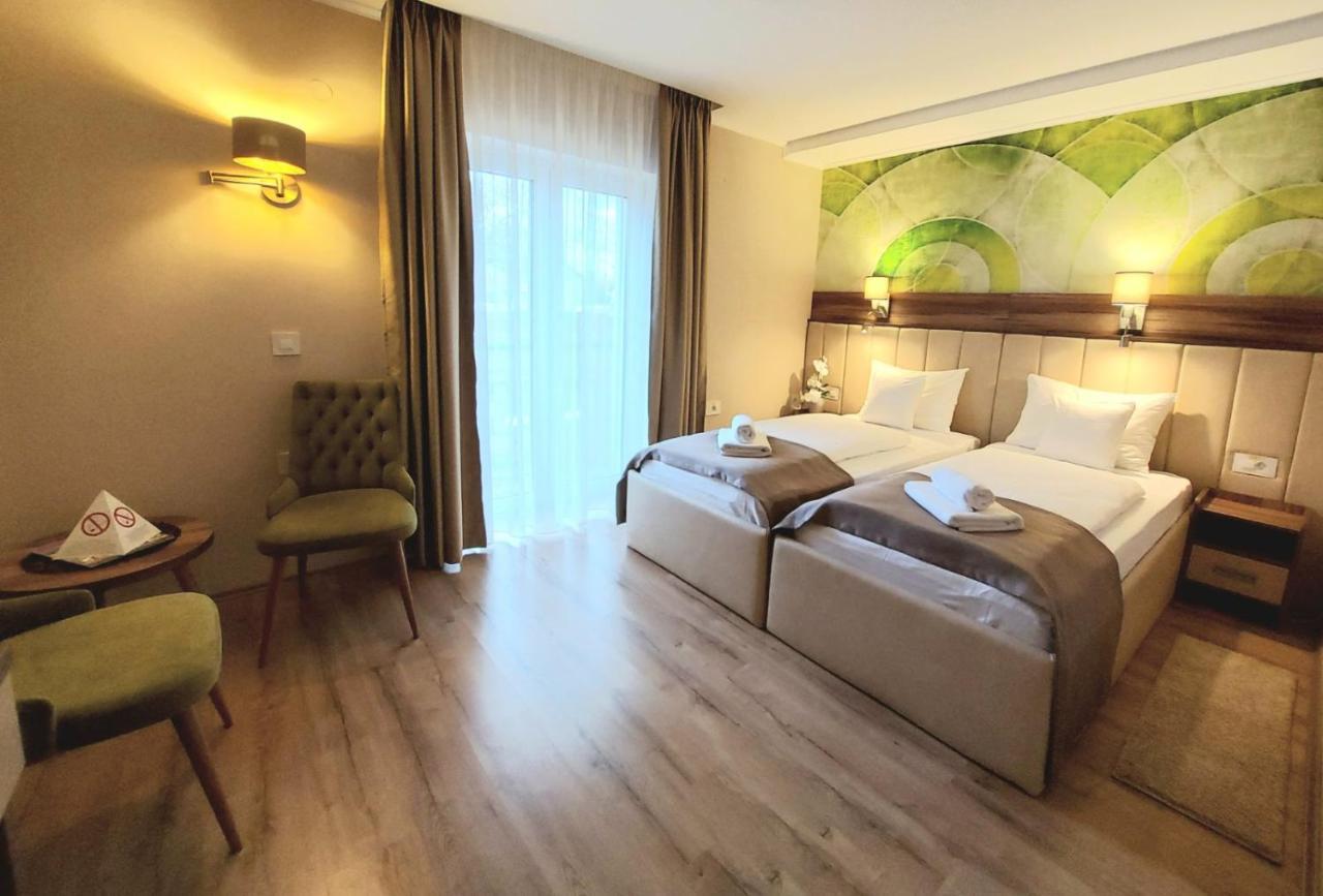 Papuli Rooms 4U Senta Exteriör bild