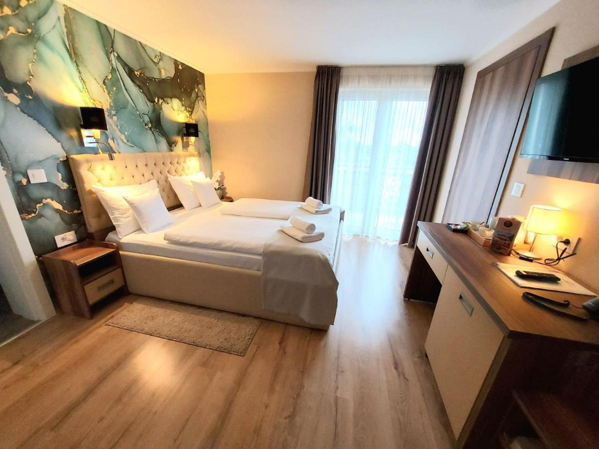 Papuli Rooms 4U Senta Exteriör bild