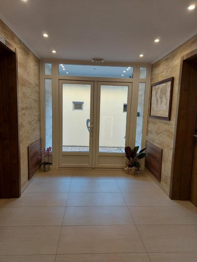 Papuli Rooms 4U Senta Exteriör bild