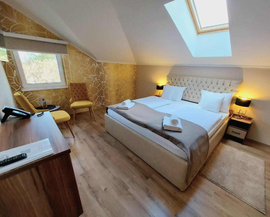 Papuli Rooms 4U Senta Exteriör bild