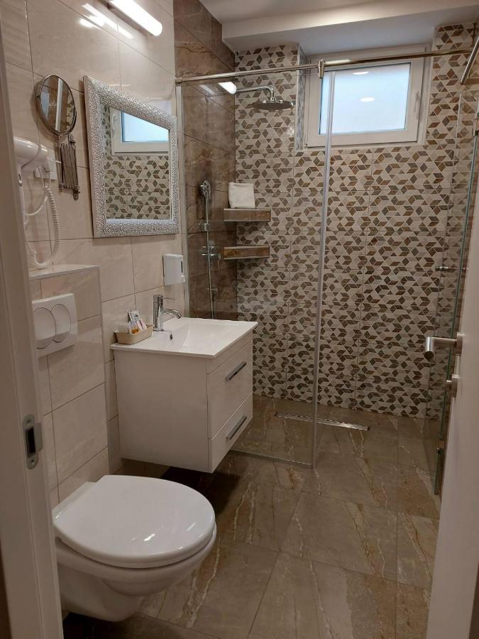 Papuli Rooms 4U Senta Exteriör bild