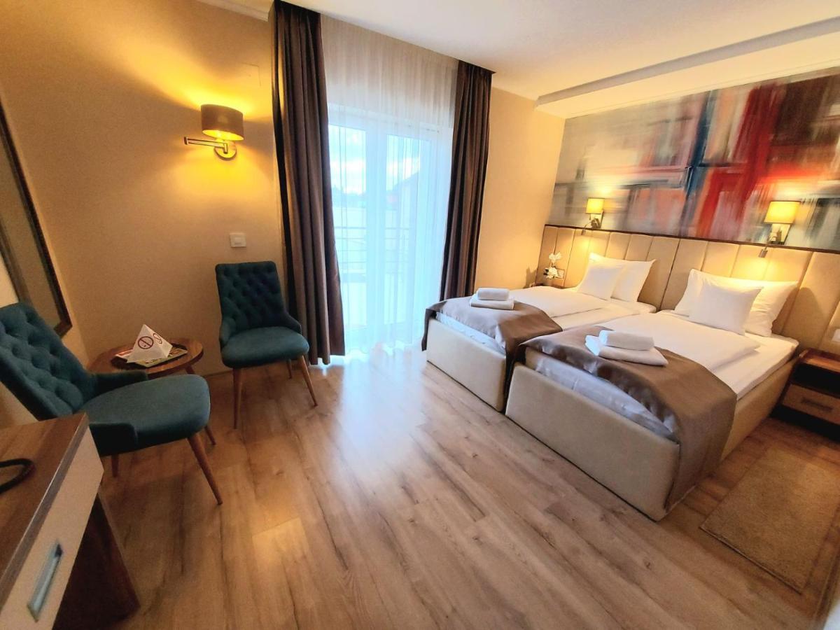 Papuli Rooms 4U Senta Exteriör bild